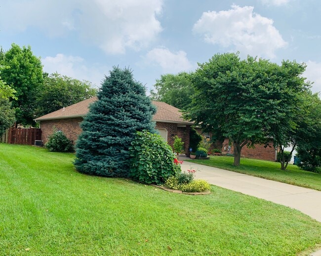 Foto del edificio - 3837 Shawnee Dr W