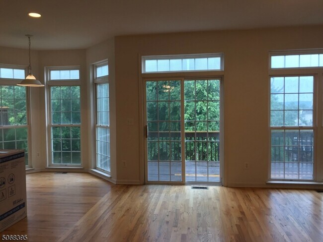 Building Photo - 36 Mountain View Dr