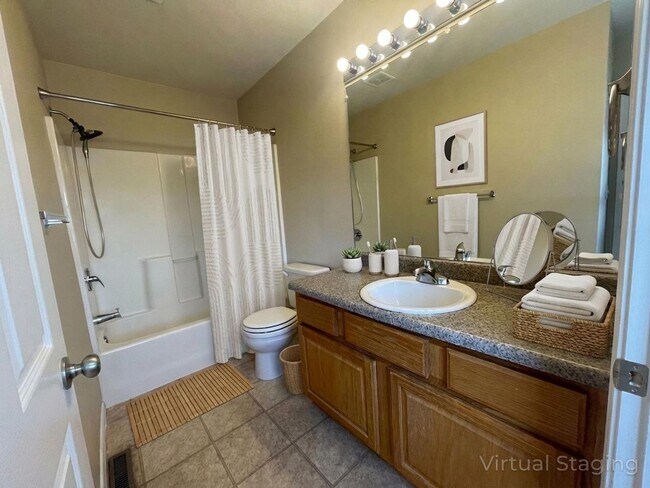 Foto del edificio - Beautifully Updated 3-Bedroom Home with Bonus Room & 3 Baths- 2 Car Garage in Branson MO