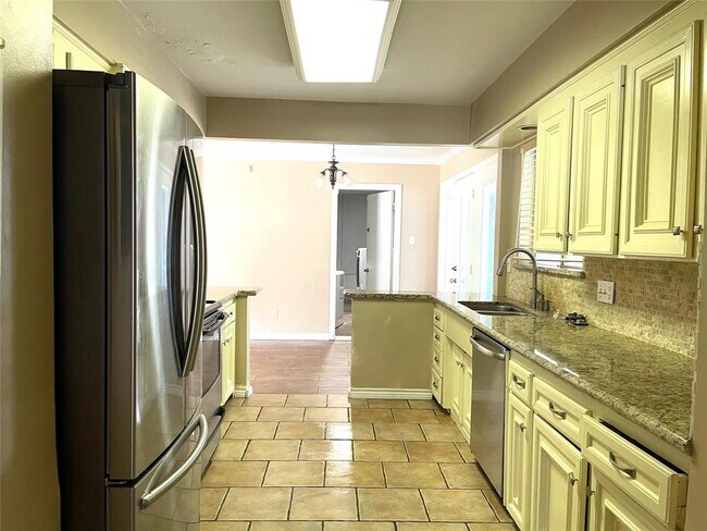 Foto del edificio - 5110 Carew St