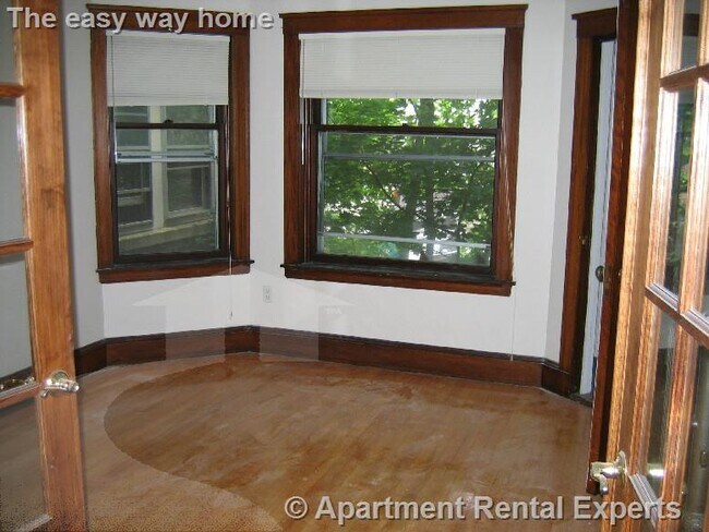 Building Photo - 5 Linnaean St