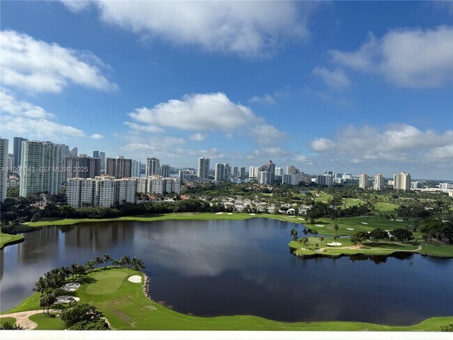 Foto del edificio - 3675 N Country Club Dr