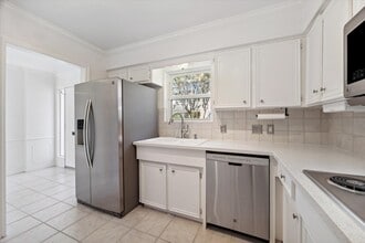 Building Photo - 1833 Saxony Ln