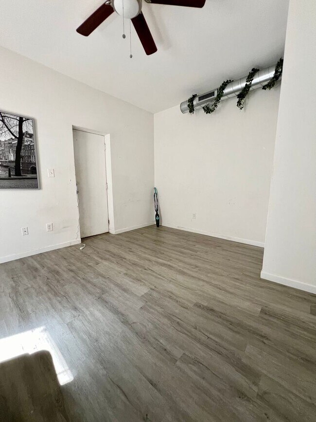 Foto del edificio - Stunning 4-Bedroom Townhome Near Temple Un...