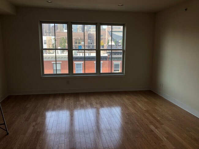 Living Room - 1612 South St