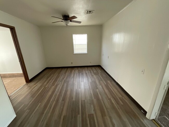 Building Photo - 1408 Oelke Dr