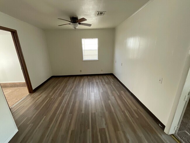 Foto del edificio - 1408 Oelke Dr