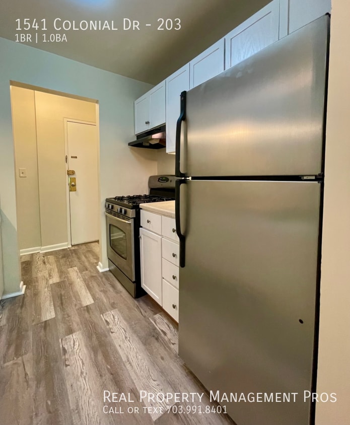 Primary Photo - 1541 Colonial Dr
