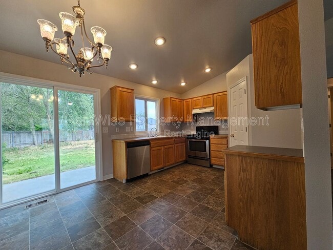 Building Photo - 642 Togstad Ct