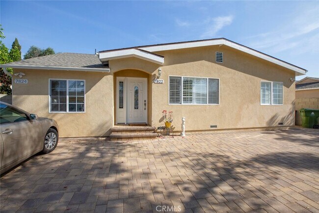 Foto del edificio - 7822 Hazeltine Ave