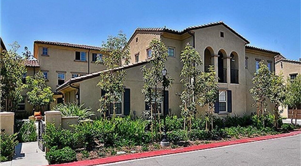Primary Photo - Stunning 3 story 3 bedroom 3 bath townhome