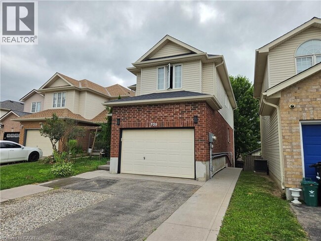Building Photo - 709 Windflower Crescent