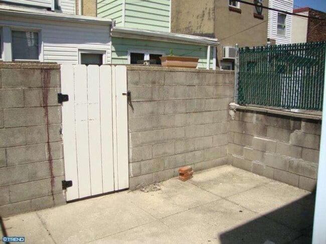 Building Photo - Recently Renovated 2-Bedroom Home for Rent in South Philadelphia