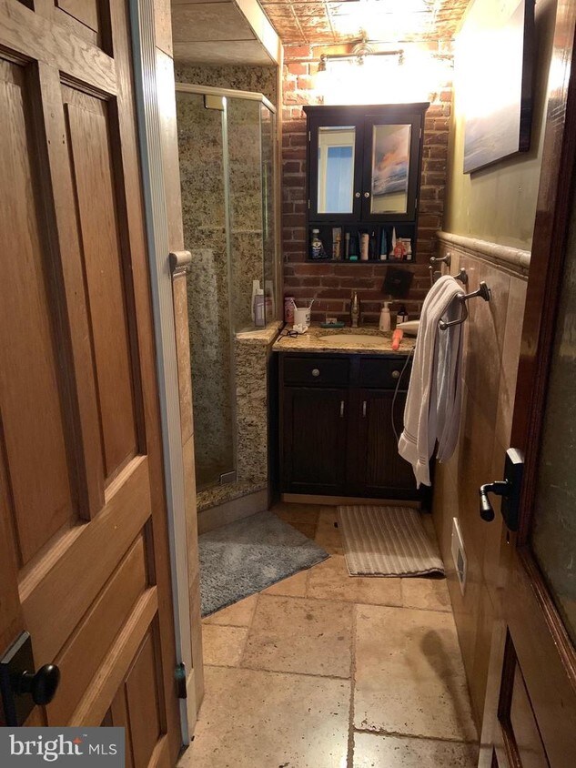 24 N Main St, Doylestown, PA 18901 Room for Rent in Doylestown, PA