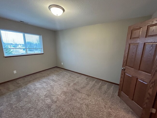 Building Photo - Stadium Commons Lower Unit