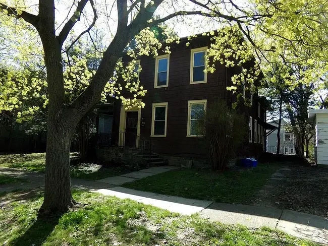 Building Photo - 405 W Clinton St