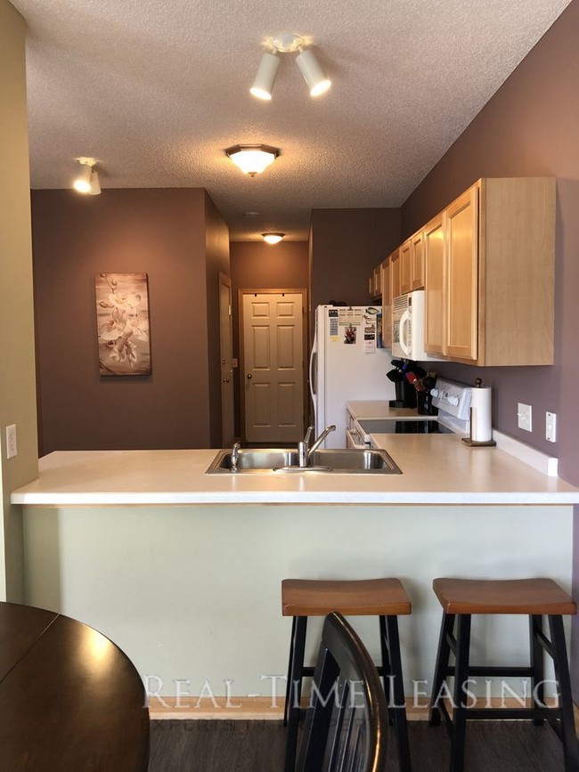 Building Photo - 2BR/1.5BA Townhouse in Lakeville