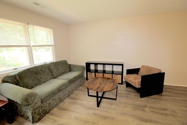 Building Photo - 1216 Mountain View Dr