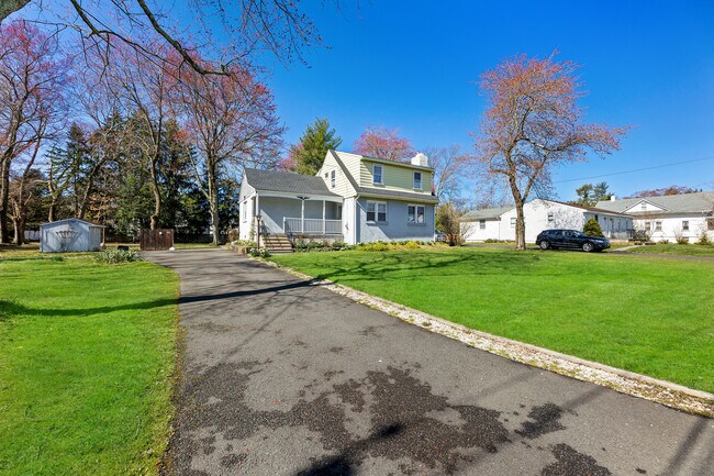 Foto del edificio - 43 Wayside Ln