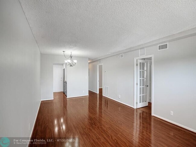 Building Photo - 200 S Birch Rd