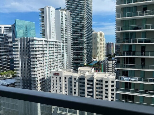 Building Photo - 1111 SW 1st Ave