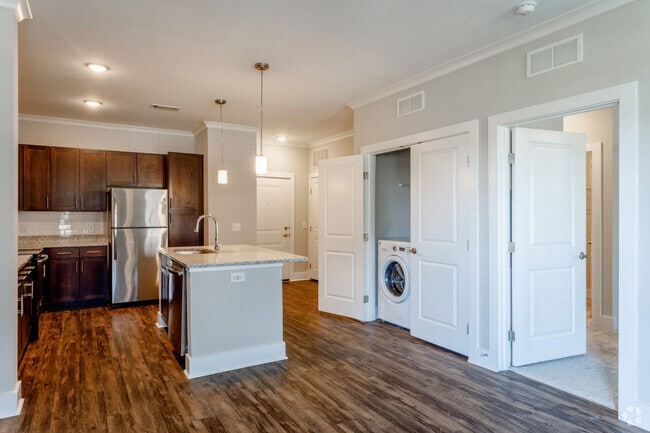 2BR, 2BA - 1,135SF - Crowne at Briargate