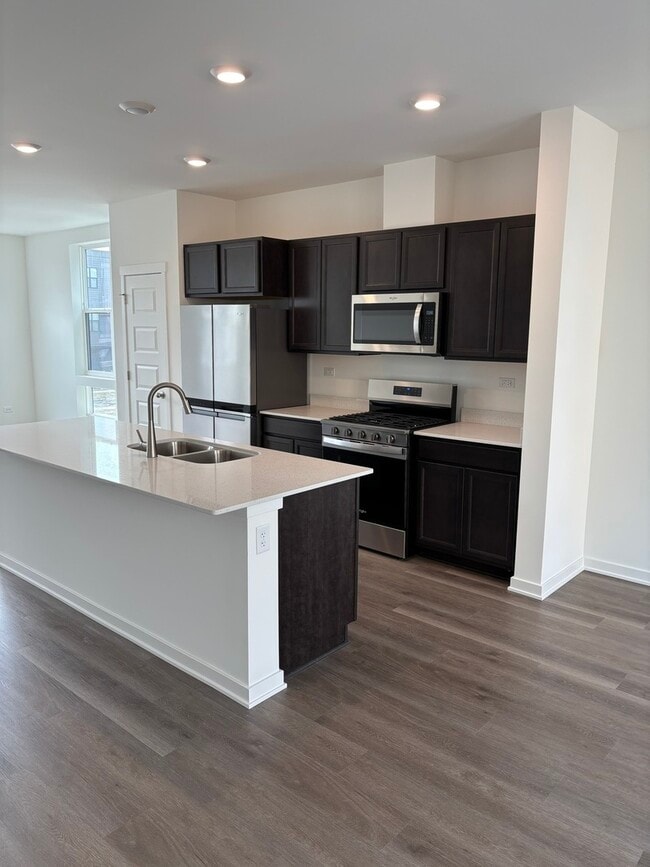 Building Photo - 369 Summit Cir