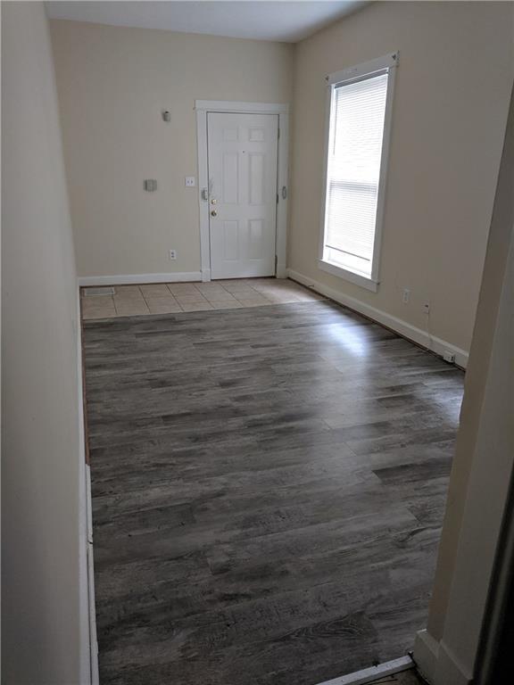 Foto del edificio - 2310 N Kenwood Ave