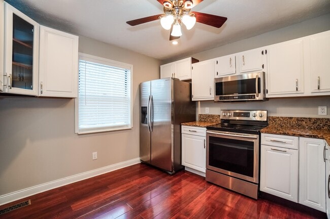 Building Photo - 1676 Laramie Dr