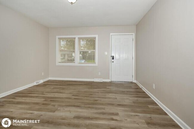 Foto del edificio - 1120 WARWICK RD, WHITELAND, IN 46184