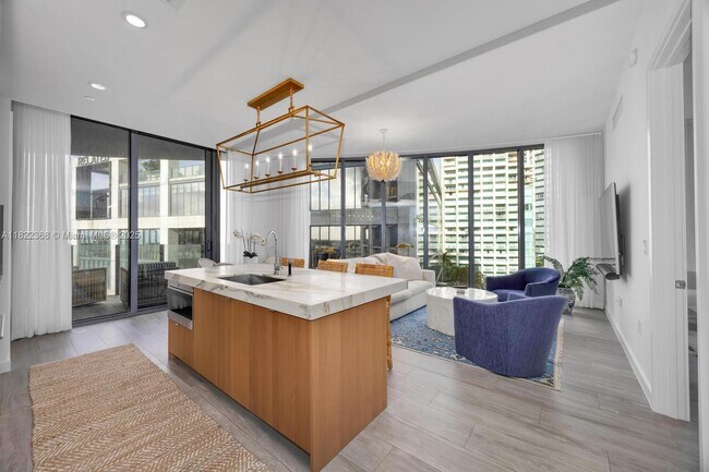 Building Photo - 2831 S Bayshore Dr