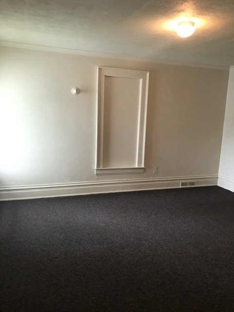 Building Photo - 1010 W Ionia St