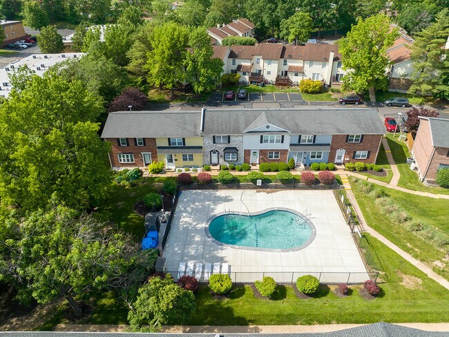 Foto del edificio - 2548 Grayland Walk
