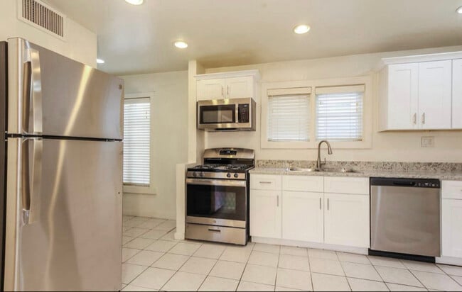 Foto del edificio - 1046 E Indianola Ave