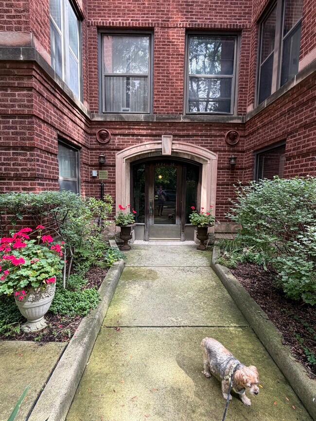 Foto del edificio - 1434 W Warner Ave