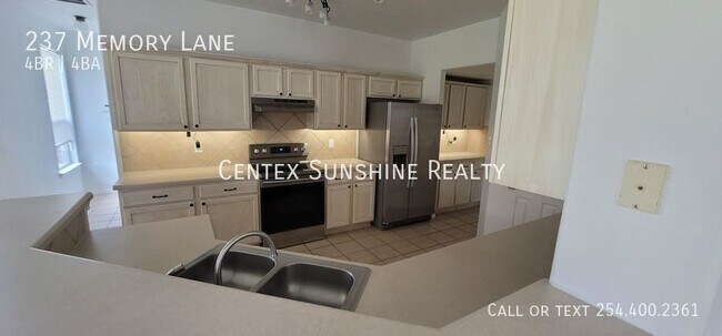 Foto del edificio - 237 Memory Lane for Lease