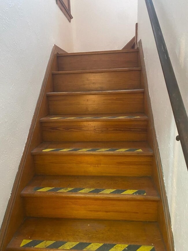 Foto del edificio - Charming 3-Bedroom Single-Family Home in Quiet Parma Neighborhood