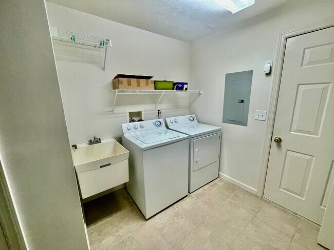 Foto del edificio - 2 bed 2 bath- Adams Point