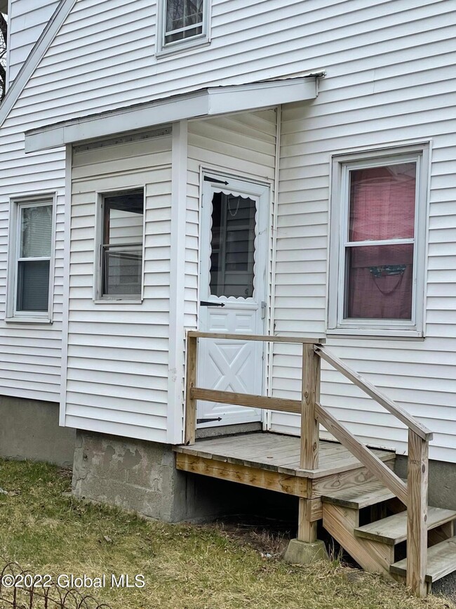 Building Photo - 6 Zoar Ave