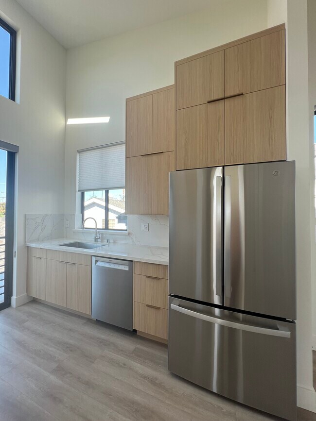 Building Photo - 8655 Higuera St