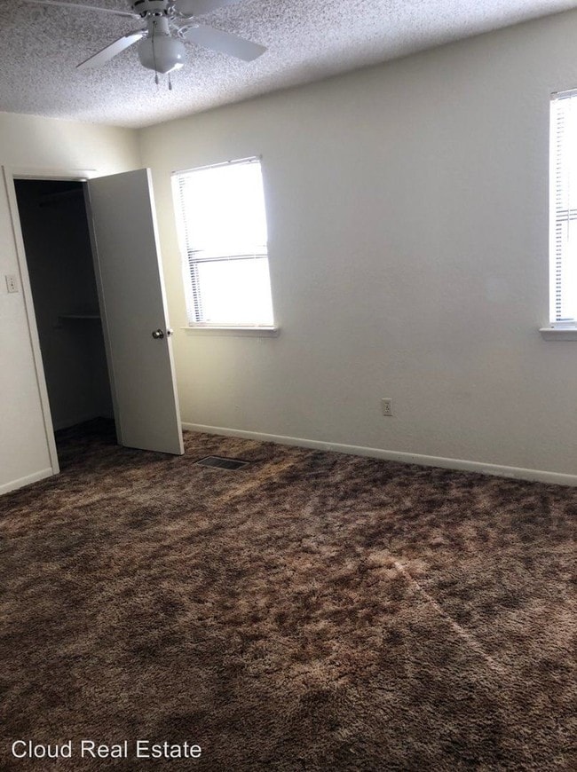 Building Photo - 3400 Victoria Cir