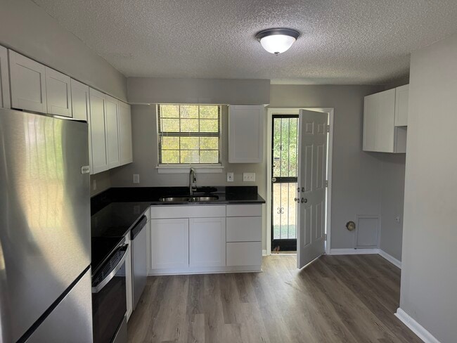 Building Photo - 3713 Village Trl
