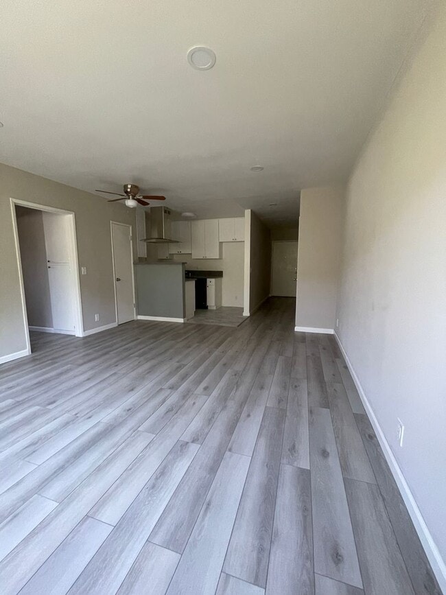 Building Photo - 1 Month Free! Fully Renovated 1-Bedroom Ap...