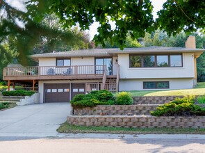 Building Photo - 2750 Greenbriar Dr