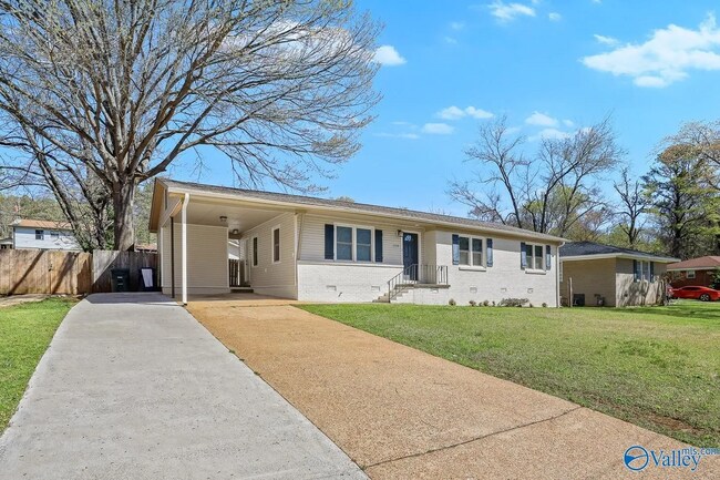 Building Photo - 2220 Viscount Dr NW