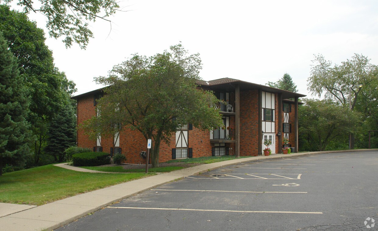 Primary Photo - Granada Court