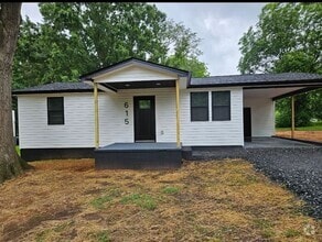 Building Photo - 615 E Saunders Ave