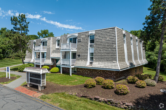 Building Photo - The Glenbrook at Rocky Hill