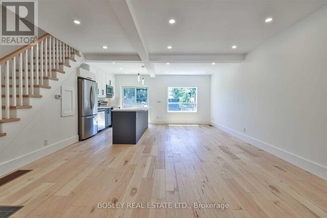 Building Photo - 283 Davisville Ave