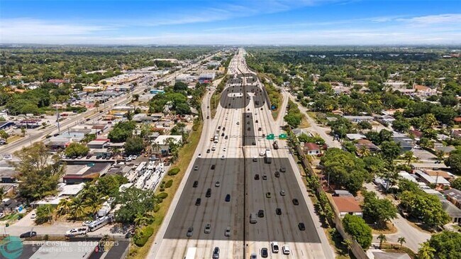Foto del edificio - 323 NW 97th St